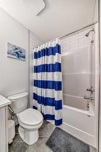 119 Belvedere Avenue Se, Calgary, AB - Indoor Photo Showing Bathroom