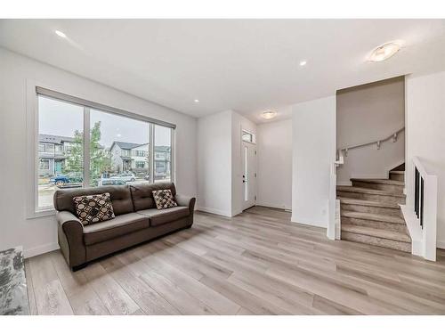 119 Belvedere Avenue Se, Calgary, AB - Indoor Photo Showing Living Room