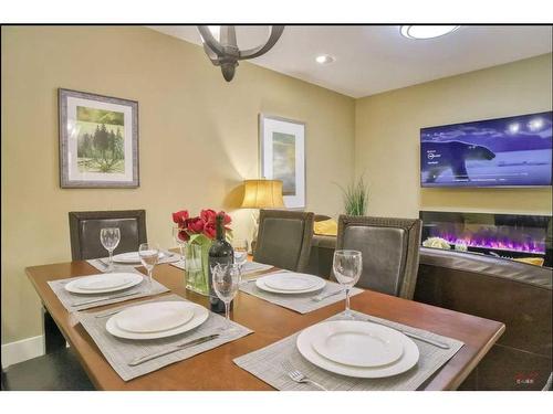 111-191 Kananaskis Way, Canmore, AB - Indoor Photo Showing Dining Room