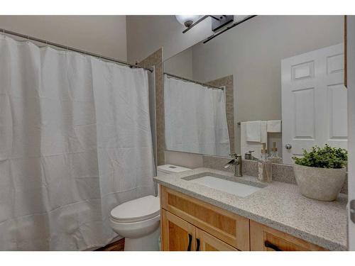 344 Willow Ridge Manor, Diamond Valley, AB - Indoor Photo Showing Bathroom