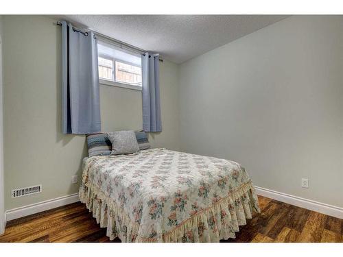 344 Willow Ridge Manor, Diamond Valley, AB - Indoor Photo Showing Bedroom