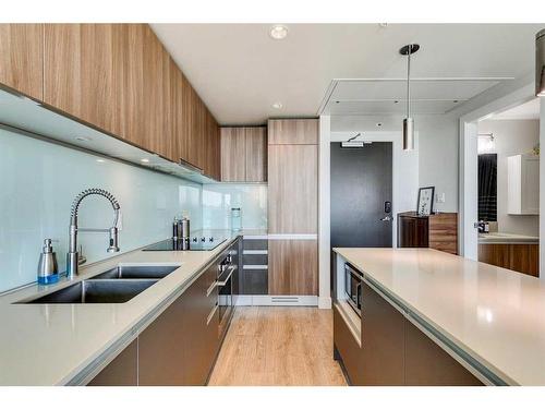 1403-1122 3 Street Se, Calgary, AB - Indoor Photo Showing Kitchen With Double Sink With Upgraded Kitchen