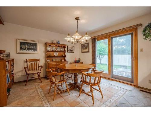 443 Wilderness Drive Se, Calgary, AB - Indoor Photo Showing Dining Room