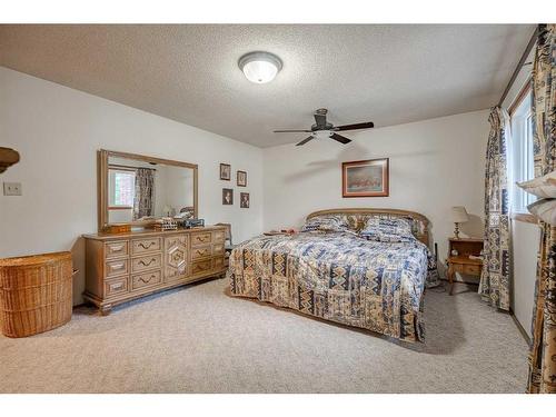 443 Wilderness Drive Se, Calgary, AB - Indoor Photo Showing Bedroom