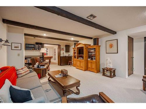 443 Wilderness Drive Se, Calgary, AB - Indoor Photo Showing Living Room