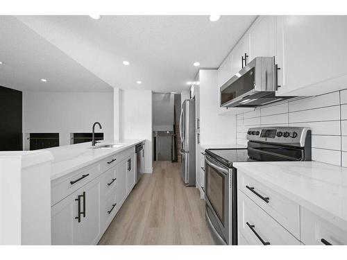 6 Canterbury Gardens Sw, Calgary, AB - Indoor Photo Showing Kitchen