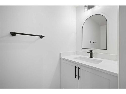 6 Canterbury Gardens Sw, Calgary, AB - Indoor Photo Showing Bathroom