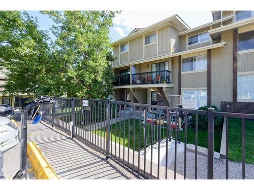 605-2200 Woodview Drive Sw, Calgary, AB - Outdoor