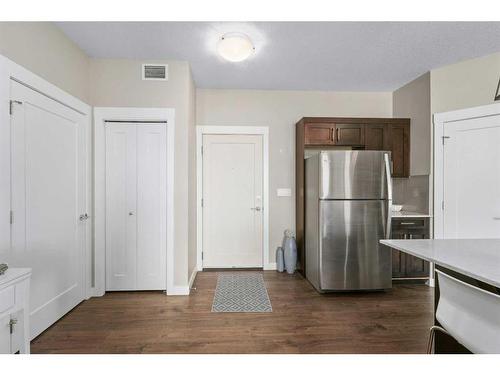 416-10 Walgrove Walk Se, Calgary, AB - Indoor Photo Showing Kitchen