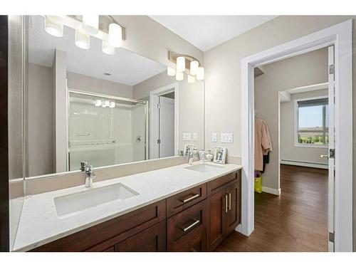 416-10 Walgrove Walk Se, Calgary, AB - Indoor Photo Showing Bathroom