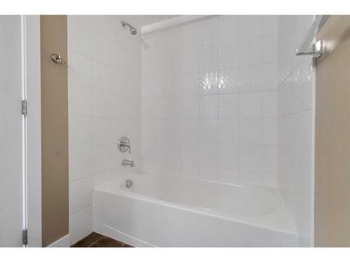 1307-81 Legacy Boulevard Se, Calgary, AB - Indoor Photo Showing Bathroom