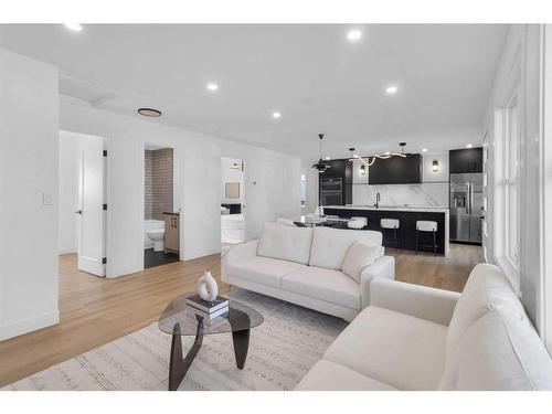 967 Bracewood Rise Sw, Calgary, AB - Indoor Photo Showing Living Room