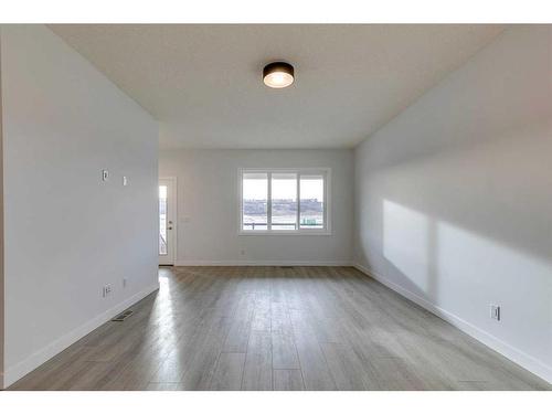 570 Wolf Willow Boulevard Se, Calgary, AB - Indoor Photo Showing Other Room