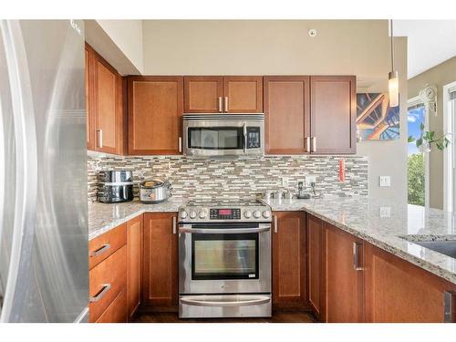 529-4303 1 Street Ne, Calgary, AB - Indoor Photo Showing Kitchen With Upgraded Kitchen