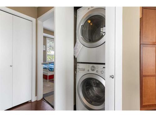 529-4303 1 Street Ne, Calgary, AB - Indoor Photo Showing Laundry Room