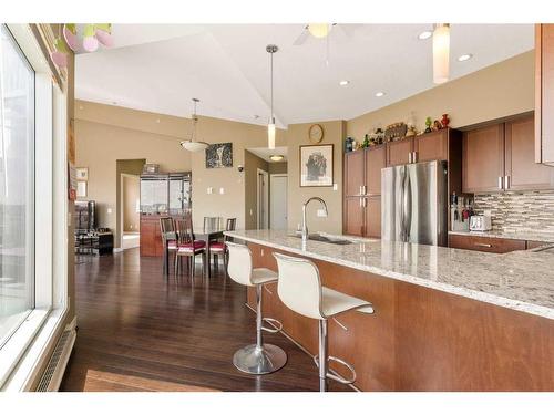 529-4303 1 Street Ne, Calgary, AB - Indoor Photo Showing Kitchen With Upgraded Kitchen