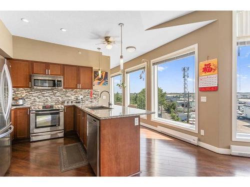 529-4303 1 Street Ne, Calgary, AB - Indoor Photo Showing Kitchen With Upgraded Kitchen