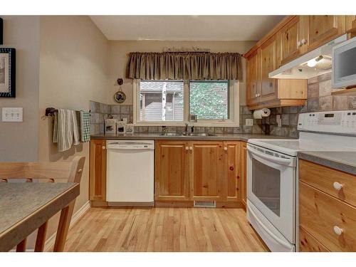 1-137 Stonecreek Road, Canmore, AB - Indoor Photo Showing Kitchen With Double Sink