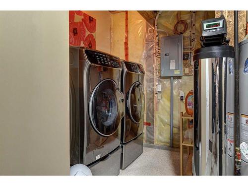 1-137 Stonecreek Road, Canmore, AB - Indoor Photo Showing Laundry Room