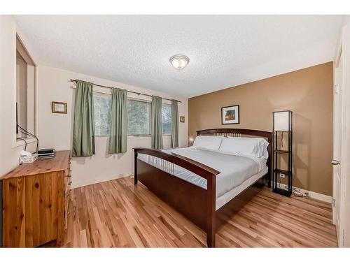 4509 49 Street, Sylvan Lake, AB - Indoor Photo Showing Bedroom