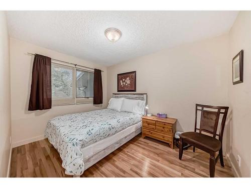 4509 49 Street, Sylvan Lake, AB - Indoor Photo Showing Bedroom