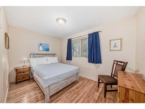 4509 49 Street, Sylvan Lake, AB - Indoor Photo Showing Bedroom