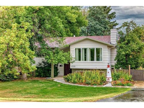 4509 49 Street, Sylvan Lake, AB - Outdoor