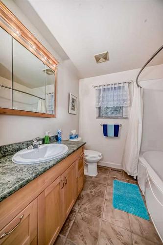 4509 49 Street, Sylvan Lake, AB - Indoor Photo Showing Bathroom