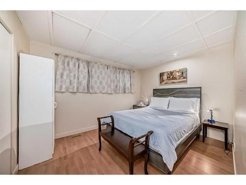 4509 49 Street, Sylvan Lake, AB - Indoor Photo Showing Bedroom