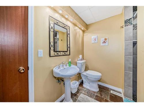 4509 49 Street, Sylvan Lake, AB - Indoor Photo Showing Bathroom