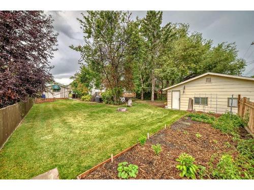 4509 49 Street, Sylvan Lake, AB - Outdoor With Backyard