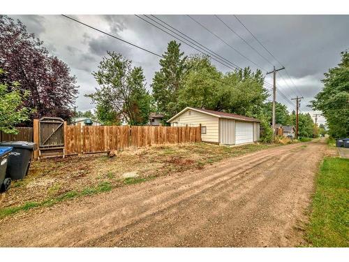 4509 49 Street, Sylvan Lake, AB - Outdoor