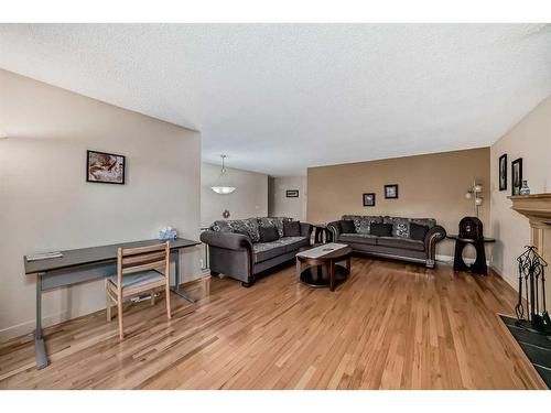 4509 49 Street, Sylvan Lake, AB - Indoor