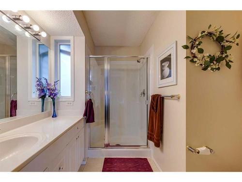 199 Somerglen Road Sw, Calgary, AB - Indoor Photo Showing Bathroom