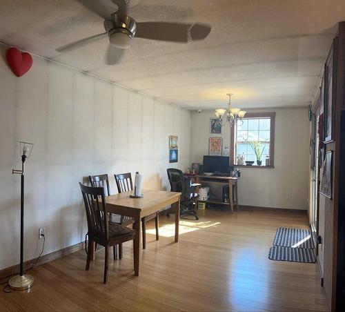 2708 16A Street Se, Calgary, AB - Indoor Photo Showing Dining Room