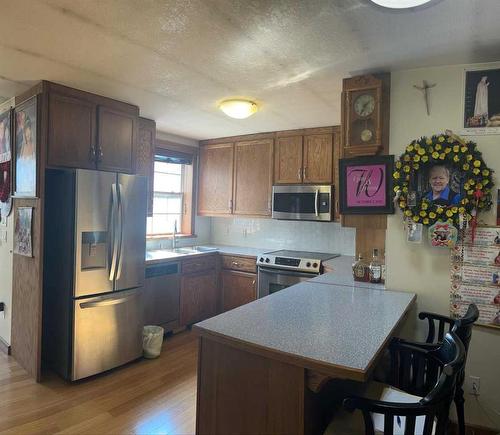 2708 16A Street Se, Calgary, AB - Indoor Photo Showing Kitchen