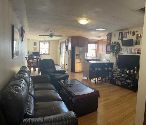 2708 16A Street Se, Calgary, AB - Indoor Photo Showing Living Room