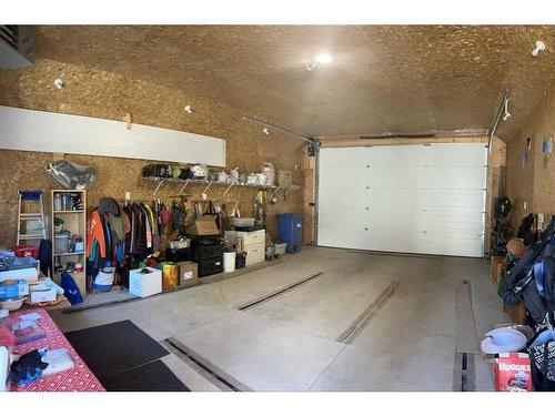 2708 16A Street Se, Calgary, AB - Indoor Photo Showing Garage