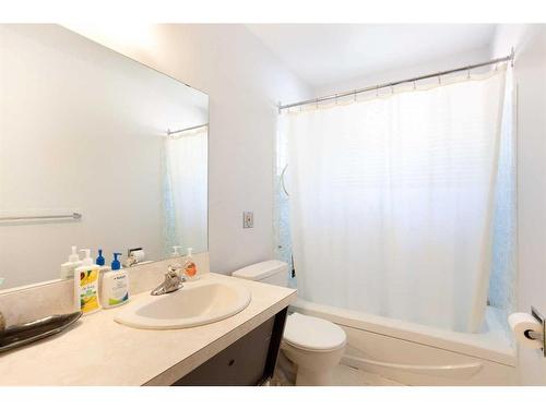 744 Hunterston Crescent Nw, Calgary, AB - Indoor Photo Showing Bathroom