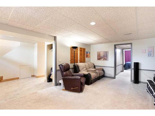 744 Hunterston Crescent Nw, Calgary, AB - Indoor