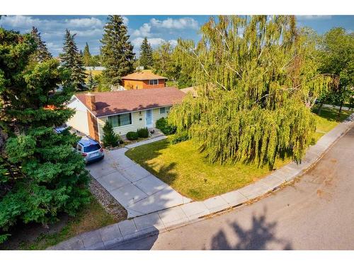 744 Hunterston Crescent Nw, Calgary, AB - Outdoor