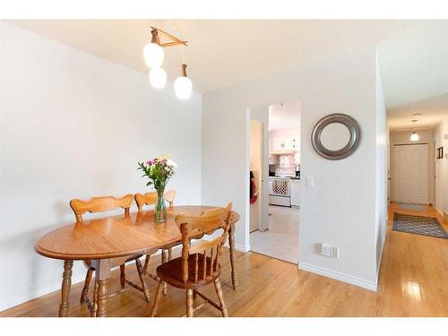 744 Hunterston Crescent Nw, Calgary, AB - Indoor Photo Showing Dining Room