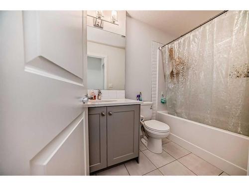 310-15 Evanscrest Park Nw, Calgary, AB - Indoor Photo Showing Bathroom