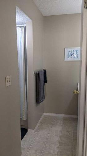 105-205 5 Avenue Ne, Calgary, AB - Indoor Photo Showing Bathroom