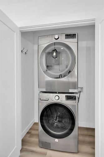 7708 Silver Springs Road Nw, Calgary, AB - Indoor Photo Showing Laundry Room