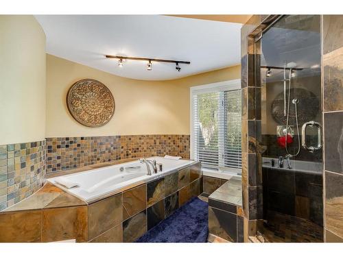 2016 8 Avenue Nw, Calgary, AB - Indoor Photo Showing Bathroom