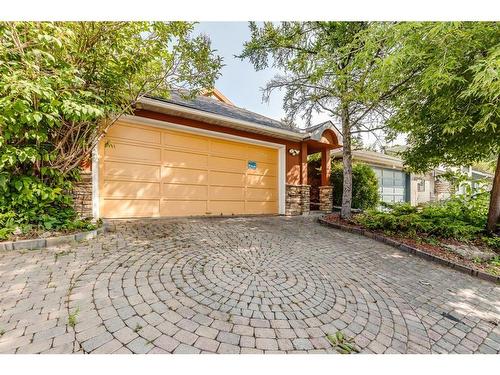 2016 8 Avenue Nw, Calgary, AB - Outdoor