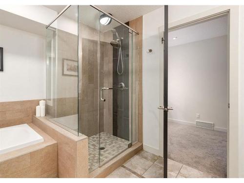 3039 27 Street Sw, Calgary, AB - Indoor Photo Showing Bathroom