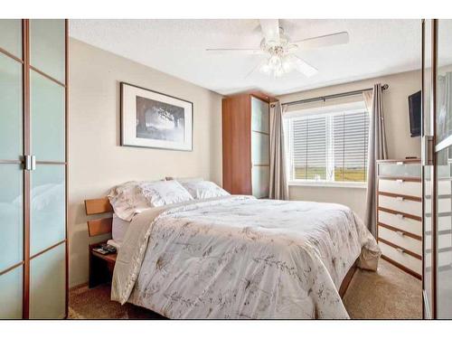 119 Anaheim Circle Ne, Calgary, AB - Indoor Photo Showing Bedroom