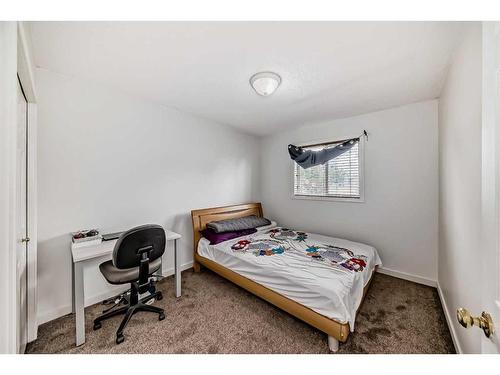 355 Coventry Road Ne, Calgary, AB - Indoor Photo Showing Bedroom